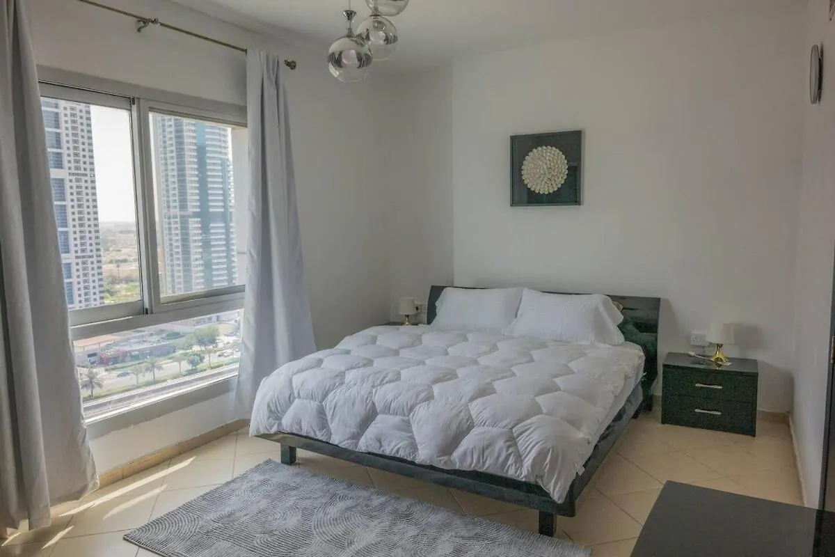 Stylish 1 Bedroom Apt At Marina With Stunning View Dubai 0*,